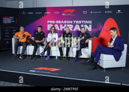 BROWN Zak (usa), CEO von McLaren Racing, FAMIN Bruno (fra), Teamleiter des Alpine F1 Teams, MEKIES Laurent (fra), Teamleiter Visa Cash App RB F1 Team, ALUNNI BRAVI Alessandro (ita), Geschäftsführer der sauber Group & Teamvertreter, HORNER Christian (gbr), Teamleiter von Red Bull Racing, Portrait, Pressekonferenz während der Formel 1 Aramco Vorsaisontests 2024 der FIA Formel 1 Weltmeisterschaft 2024 vom 21. bis 23. Februar 2024 auf dem Bahrain International Circuit in Sakhir, Bahrain - Foto Eric Alonso/DPPI F1 Vorsaisontests in Bahrain auf der Bahrain International International Stockfoto