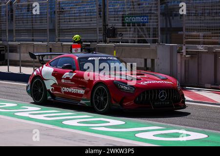 Sakhir, Bahrain. Februar 2024. Sicherheitsfahrzeug, während der Formel 1 Aramco-Vorsaisontests 2024 der FIA Formel 1-Weltmeisterschaft 2024 vom 21. Bis 23. Februar 2024 auf dem Bahrain International Circuit in Sakhir, Bahrain - Foto DPPI F1 Vorsaisontests in Bahrain auf dem Bahrain International Circuit am 22. Februar 2024 in Sakhir, Bahrain. (Foto von HOCH ZWEI) Credit: dpa/Alamy Live News Stockfoto