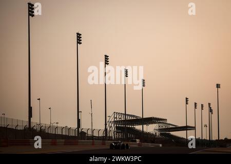 Sakhir, Bahrain. Februar 2024. 11 PEREZ Sergio (mex), Red Bull Racing RB20, Action während der Formel 1 Aramco Vorsaisontests 2024 der FIA Formel 1 Weltmeisterschaft 2024 vom 21. Bis 23. Februar 2024 auf dem Bahrain International Circuit in Sakhir, Bahrain – Foto DPPI F1 Vorsaison-Tests in Bahrain auf dem Bahrain International Circuit am 22. Februar 2024 in Sakhir, Bahrain. (Foto von HOCH ZWEI) Credit: dpa/Alamy Live News Stockfoto