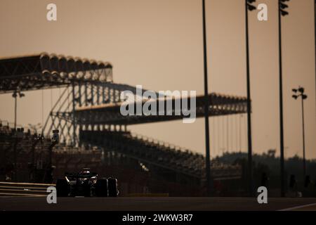 Sakhir, Bahrain. Februar 2024. 11 PEREZ Sergio (mex), Red Bull Racing RB20, Action während der Formel 1 Aramco Vorsaisontests 2024 der FIA Formel 1 Weltmeisterschaft 2024 vom 21. Bis 23. Februar 2024 auf dem Bahrain International Circuit in Sakhir, Bahrain – Foto DPPI F1 Vorsaison-Tests in Bahrain auf dem Bahrain International Circuit am 22. Februar 2024 in Sakhir, Bahrain. (Foto von HOCH ZWEI) Credit: dpa/Alamy Live News Stockfoto