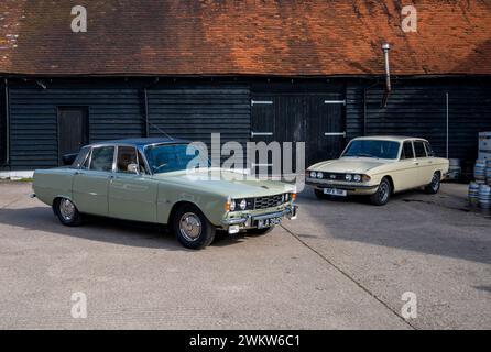 Rivalen der britischen Sportlimousine aus den 1970er Jahren – der 1978 Rover 2200TC und der 1977 Triumph 2500S Stockfoto