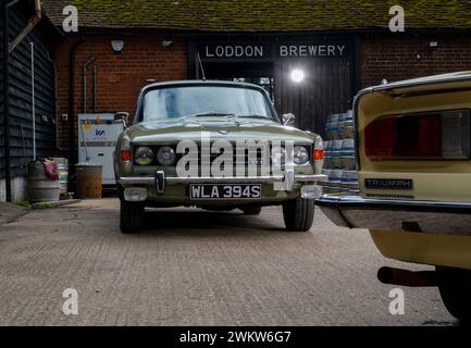 Rivalen der britischen Sportlimousine aus den 1970er Jahren – der 1978 Rover 2200TC und der 1977 Triumph 2500S Stockfoto