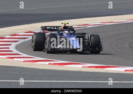 Sakhir, Bahrain. Februar 2024. 02 SARGEANT Logan (usa), Williams Racing FW46, Action während der Formel 1 Aramco Vorsaisontests 2024 der FIA Formel 1 Weltmeisterschaft 2024 vom 21. Bis 23. Februar 2024 auf dem Bahrain International Circuit in Sakhir, Bahrain – Foto Antonin Vincent/DPPI F1 Vorsaisontests in Bahrain auf dem Bahrain International Circuit am 22. Februar 2024 in Sakhir, Bahrain. (Foto von HOCH ZWEI) Credit: dpa/Alamy Live News Stockfoto