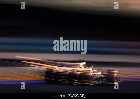 Sakhir, Bahrain. Februar 2024. 02 SARGEANT Logan (usa), Williams Racing FW46, Action während der Formel 1 Aramco Vorsaisontests 2024 der FIA Formel 1 Weltmeisterschaft 2024 vom 21. Bis 23. Februar 2024 auf dem Bahrain International Circuit in Sakhir, Bahrain – Foto Antonin Vincent/DPPI F1 Vorsaisontests in Bahrain auf dem Bahrain International Circuit am 22. Februar 2024 in Sakhir, Bahrain. (Foto von HOCH ZWEI) Credit: dpa/Alamy Live News Stockfoto