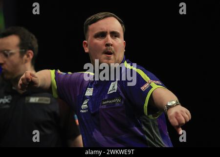 Newcastle, Großbritannien. Februar 2024. Luke Litttler reagierte während der BetMGM Premier League Darts Night 4 2024 in der Utilita Arena in Newcastle, England, Großbritannien am 22. Februar 2024 Credit: Every Second Media/Alamy Live News Stockfoto