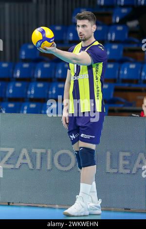 Rzeszow, Polen. Februar 2024. Murat Yenipazar von Fenerbahce PRL Istanbul wurde beim CEV Volleyball Cup 2024 zwischen Asseco Resovia Rzeszow und Fenerbahce PRL Istanbul in der Podpromie Hall gesehen. Asseco Resovia Rzeszow gewann gegen Fenerbahce PRL Istanbul mit 3:1. (Foto: Grzegorz Wajda/SOPA Images/SIPA USA) Credit: SIPA USA/Alamy Live News Stockfoto