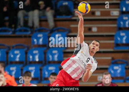 Rzeszow, Polen. Februar 2024. Stephen Boyer von Asseco Resovia wurde während des CEV Volleyball Cup 2024 zwischen Asseco Resovia Rzeszow und Fenerbahce PRL Istanbul in der Podpromie Hall gesehen. Asseco Resovia Rzeszow gewann gegen Fenerbahce PRL Istanbul mit 3:1. (Foto: Grzegorz Wajda/SOPA Images/SIPA USA) Credit: SIPA USA/Alamy Live News Stockfoto