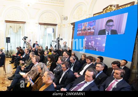 Ukrainischer Präsident Wolodymyr Zelenski bei einem Treffen mit Vertretern ausländischer diplomatischer Missionen ukrainischer Präsident Wolodymyr Zelenski bei einem Treffen mit Vertretern ausländischer diplomatischer Missionen und internationaler Organisationen in Kiew am 22. Februar 2024. Foto von PRÄSIDENT DER UKRAINE apaimages Ukraine Ukraine Ukraine Ukraine Ukraine 220224 Ukraine UPO 0025.jpeg Copyright: XapaimagesxPRESIDENTxOFxUKRAINExxapaimagesx Stockfoto