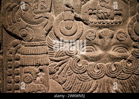 Aztekische Steinschnitzerei des Gottes Tlaltecuhtli im Templo Mayor Museum in Mexiko-Stadt. Stockfoto