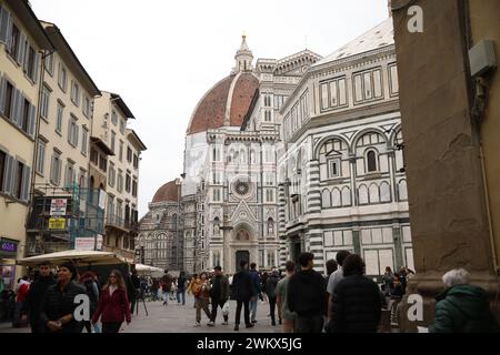 Florenz, Italien - 8. Februar 2024: Santa Maria del Fiore im Freien Stockfoto