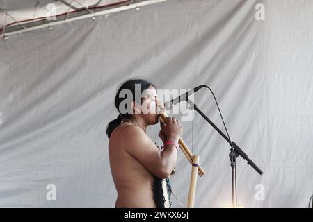 La Courneuve, Frankreich. September 2014. Peruaner treten auf der Bühne im Fête de L’Humanité in La Courneuve auf Stockfoto