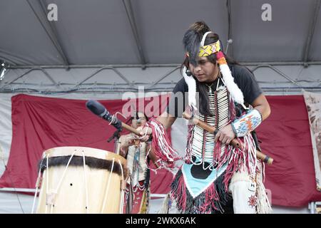 La Courneuve, Frankreich. September 2014. Peruaner treten auf der Bühne im Fête de L’Humanité in La Courneuve auf Stockfoto