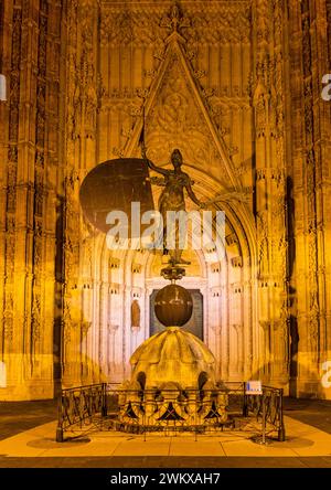 Statue vor der Kirche, Puerta del Principe, Sevilla, Spanien Stockfoto