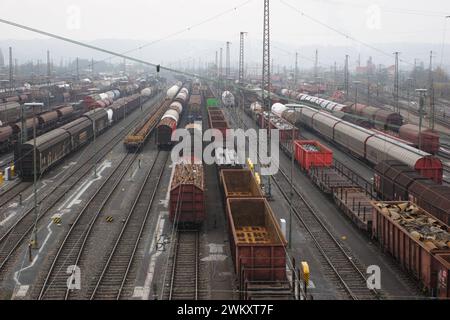 Rund um die Autobahn 40. 15.11.2007, EU, DEU, Deutschland, Nordrhein-Westfalen, Hagen: der Gueterverladebahnhof im Stadtteil Vorhalle. EU, DEU, Deutschland, Nordrhein-Westfalen, Hagen: Die Güterverladestation im Bezirk Vorhalle. Stockfoto