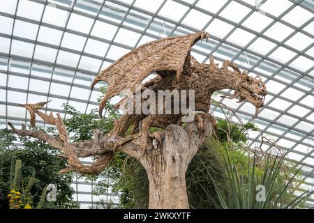 Drachenskulptur im Flower Dome in Gardens by the Bay in Singapur Stockfoto