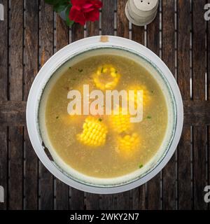 Karotten- und Maisschweinrippsuppe in chinesischem Gericht Stockfoto