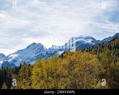 Morteratsch, Schweiz - 15. Oktober 2023: Panoramablick auf die höchsten Berninaberge Stockfoto