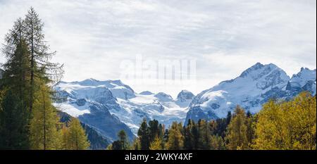 Morteratsch, Schweiz - 15. Oktober 2023: Panoramablick auf die höchsten Berninaberge Stockfoto