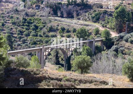 Steinbrücke El Salt in der Sierra de Mariola in Alcoy, Alicante, Spanien Stockfoto