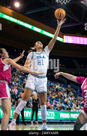 Lauren Betts (51) erzielte bei einem NCAA-Basketballspiel gegen die Utah Utes am Donnerstag, den 22. Februar 2024, im Pauley Pavili Stockfoto