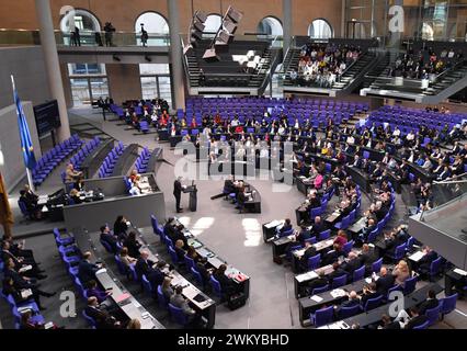 Berlin, Deutschland. Februar 2024. Thorsten frei, Parlamentarischer Direktor der Fraktion, spricht im Bundestag über das Wachstumschancen-Gesetz. Quelle: Serhat Kocak/dpa/Alamy Live News Stockfoto