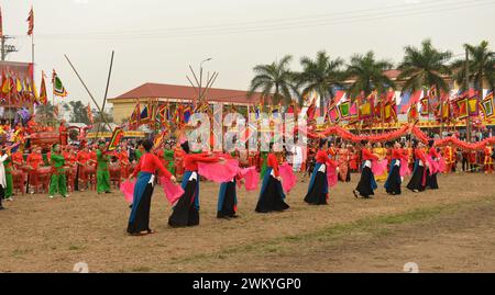 Duy Tien, Ha Nam, Vietnam. Tich Dien ist der Auftakt der landwirtschaftlichen Saison. Aufführungsrituale beim Tich Dien Festival. Lễ hội Tịch Điền Stockfoto