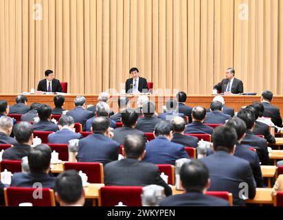 Peking, China. Februar 2024. Wang Huning, Mitglied des Ständigen Ausschusses des Politbüros des Zentralkomitees der Kommunistischen Partei Chinas und Vorsitzender des Nationalen Komitees der Politischen Konsultativkonferenz des chinesischen Volkes, spricht auf einer Sitzung zu Taiwan-Angelegenheiten in Peking, der Hauptstadt Chinas. Die Sitzung fand am Donnerstag und Freitag in Peking statt. Quelle: Yan Yan/Xinhua/Alamy Live News Stockfoto