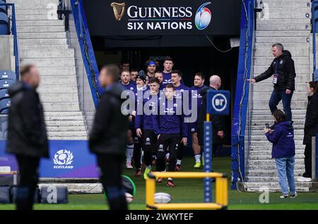 Die Spieler aus Schottland treten vor dem Rennen im Scottish Gas Murrayfield Stadium in Edinburgh aus. Bilddatum: Freitag, 23. Februar 2024. Stockfoto