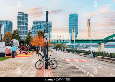 23. November 2023, Belgrad, Serbien: Malerische Pracht des Belgrader Flussufers, wo sich Radwege durch eine Landschaft voller architektonischer Wunder schlängeln Stockfoto