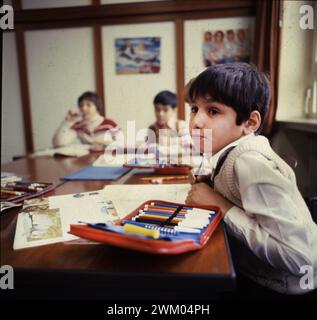 Ereignisse aus 1965-90 DEU, Deutschland, Dortmund: Persönlichkeiten aus der Politik, Wirtschaft und Kultur aus den Jahren 1965-90 Dortmund.Grundschule. Schulkind. Migrant.ca. 1980 DEU, Deutschland, Dortmund: Persönlichkeiten aus Politik, Wirtschaft und Kultur aus den Jahren 1965-90 NRW *** Veranstaltungen aus 1965 90 DEU, Deutschland, Dortmund Persönlichkeiten aus Politik, Wirtschaft und Kultur aus den Jahren 1965 90 Dortmund Grundschulkinder Migrant CA 1980 DEU, Deutschland, Dortmund Persönlichkeiten aus Politik, Wirtschaft und Kultur aus den Jahren Dortmund Wirtschaft und Kultur aus den Jahren 1965 90 NRW Stockfoto