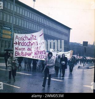 Ereignisse aus 1965-90 DEU, Deutschland, Dortmund: Persönlichkeiten aus der Politik, Wirtschaft und Kultur aus den Jahren 1965-90 Ruhrgebiet.Friedensbewegung CA. 1980-1 DEU, Deutschland, Dortmund: Persönlichkeiten aus Politik, Wirtschaft und Kultur aus den Jahren 1965-90 NRW *** Veranstaltungen aus 1965 90 DEU, Deutschland, Dortmund Persönlichkeiten aus Politik, Wirtschaft und Kultur aus den Jahren 1965 90 Ruhrfriedensbewegung CA 1980 1 DEU, Deutschland, Dortmund Persönlichkeiten aus Politik, Wirtschaft und Kultur aus den Jahren Wirtschaft und Kultur aus den Jahren 1965 90 NRW Stockfoto