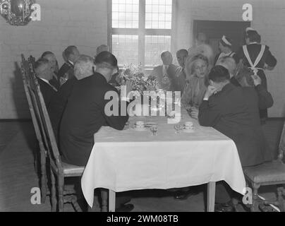 Aktuell 11-1950: Oslo 900 Jahre Jubiläum und Einweihung des Rathauses. Mittagessen im Akershus mit Kronprinzessin Märtha. Foto: Sverre A. Børretzen und Arne Kjus / aktuell / NTB ***Foto ist nicht bildbearbeitet*** Stockfoto