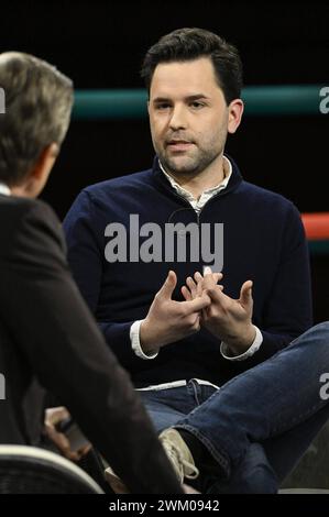 Johannes Winkel Re. Und Markus Lanz 02/24 ihr Markus Lanz li. Und Johannes Winkel am 21. Februar 2024 in Markus Lanz , ZDF TV Fernsehen Talkshow Talk Show Deutschland deutsch deutscher Mann Männer Politiker Politik Junge Union JU Vorsitzender Chef Journalist Journalismus Moderator Moderation Autor Fotografie Fotograf deutscher Politiker Journalist Journalist Journalismus Moderator Moderator Moderator Moderator Moderator Autor hoch halb sitzend sprechend gestkuliert *** Johannes Winkel Re und Markus Lanz 02 24 ihr Markus Lanz li und Johannes Winkel am 21. Februar 2024 in Markus Lanz, ZDF TV Talk Show Talk Stockfoto