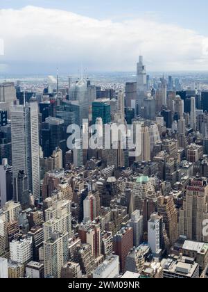 New York, USA - 2. Mai 2023: Blick auf Midtown Manhattan, New York, mit einem Vanderbilt, dem höchsten Bürogebäude in Midtown Manhattan. Stockfoto