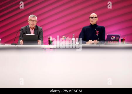 Telekom-Finanzchef Dr. Christian Illek und Telekom-Chef Timotheus Höttges bei der Bilanzpressekonferenz der Deutschen Telekom AG. Bonn, 23.02.2024 NRW Deutschland *** CFO der Deutschen Telekom Dr. Christian Illek und Vorstandsvorsitzender der Deutschen Telekom Timotheus Höttges auf der Jahrespressekonferenz der Deutschen Telekom AG Bonn, 23 02 2024 NRW Deutschland Copyright: XChristophxHardtx Stockfoto
