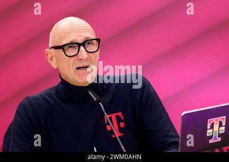 Telekom-Chef Timotheus Höttges bei der Bilanzpressekonferenz der Deutschen Telekom AG. Bonn, 23.02.2024 NRW Deutschland *** Vorstandsvorsitzender der Deutschen Telekom Timotheus Höttges auf der Jahrespressekonferenz der Deutschen Telekom AG Bonn, 23 02 2024 NRW Deutschland Copyright: XChristophxHardtx Stockfoto