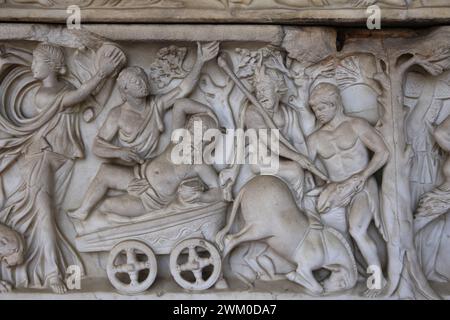 Römischer Sarkophag. Dionysische zeremonielle Prozession. Mable. 160-180 N. CHR. Grab an der Via Aurelia Antica, Rom. Nationales Römisches Museum (Diokletianbäder). Stockfoto