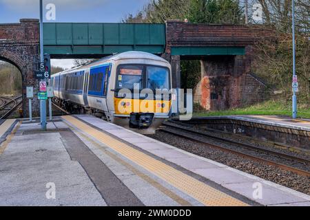 Dieselbetriebener Personennahverkehr-S-Bahnhof. Stockfoto