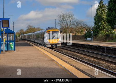 Dieselbetriebener Personennahverkehr-S-Bahnhof. Stockfoto