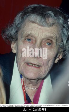 Astrid Lindgren. Schwedischer Autor von Kinderbüchern, Liedern und Romanen. Geboren am 14. november 1907 bis 28. januar 2002. International berühmt für die Bücher Pippi Langstrumpf, Emil von Lönneberga, Karlsson auf dem Dach und die sechs Bullerby-Kinder. 2017 wurde sie als die am 18. Übersetzte Autorin der Welt berechnet. Rund 167 Millionen ihrer Bücher wurden weltweit 2010 verkauft. 1990 *** Lokale Beschriftung *** Stockfoto