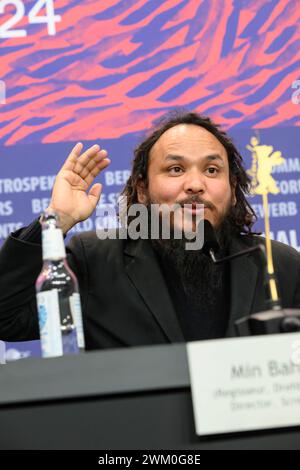 Min Bahadur Bham Regisseur, Drehbuchautor, Produzent bei der Pressekonferenz zur Premiere des nepalesischen Films Shambala bei den 74. Internationale Filmfestspiele Berlin, Berlinale. Shambala PK *** Min Bahadur Bham Regisseur, Drehbuchautor, Produzent bei der Pressekonferenz zur Premiere des nepalesischen Films Shambala auf den 74. Internationalen Filmfestspielen Berlin, Berlinale Shambala PK Stockfoto