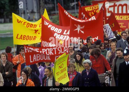 Labour Party marschiert politischer Protest gegen Hyde Park London 1982 1980er Jahre UK No to Cruise Missiles London England UK HOMER SYKES Stockfoto