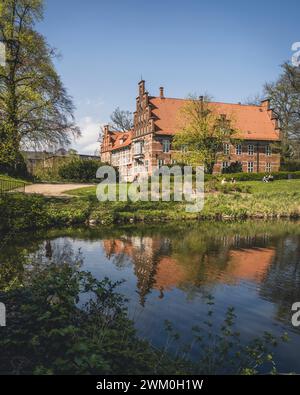 Deutschland, Hamburg, Teich vor Schloss Bergedorf Stockfoto