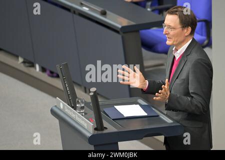 Berlin, Deutschland 23. Februar 2024: 155. Sitzung des Deutschen Bundestags im Bild: Prof. Dr. Karl Lauterbach, Bundesminister für Gesundheit SPD zum Cannabisgesetz *** Berlin, Deutschland 23. Februar 2024 155. Sitzung des Deutschen Bundestages im Bild Prof. Dr. Karl Lauterbach, Bundesgesundheitsminister SPD zum Cannabisgesetz Copyright: XFotostandx/xReuhlx Stockfoto