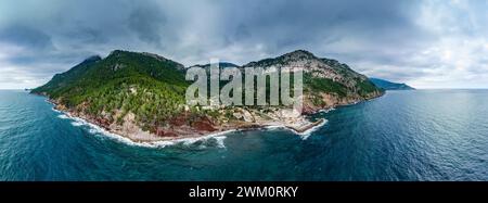 Spanien, Balearen, Port de Valldemossa, Luftpanorama der Küste der Insel Mallorca Stockfoto