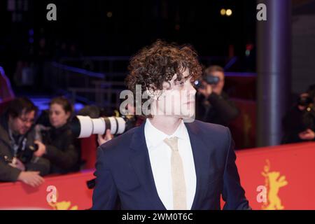 Berlin, Deutschland. Februar 2024. Besondere Gäste auf dem Roten Teppich „Supersex“, Berlinale Special Gala Sieben Schleier von Atom Egoyan (Kanada). (Foto von Beata Siewicz/Pacific Press) Credit: Pacific Press Media Production Corp./Alamy Live News Stockfoto