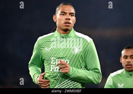 Calvin Stengs aus Feyenoord wärmt sich während des Europa League-Fußballspiels zwischen AS Roma und Feyenoord im Olimpico-Stadion in Rom (Italien) am 22. Februar 2024 auf. Stockfoto