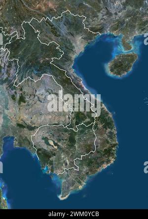 Farb-Satellitenbild von Vietnam, Laos und Kambodscha, mit Grenzen. Stockfoto