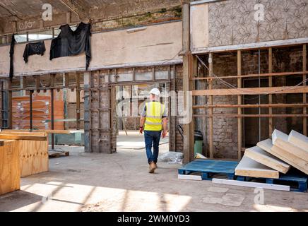 Das Innere des Govanhill Baths Swimmingpools während der Renovierungsarbeiten im Süden von Glasgow 2023 Stockfoto