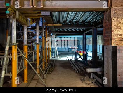 Das Innere des Govanhill Baths Swimmingpools während der Renovierungsarbeiten im Süden von Glasgow 2023 Stockfoto